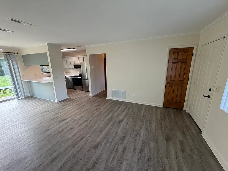 611 Indiana Ave — Photo 5