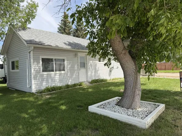 830 1st Ave S, Vauxhall, AB T0K 2K0