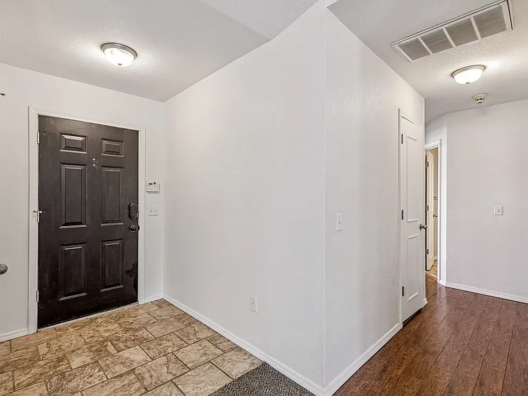 2101 Harbor Dr — Photo 6