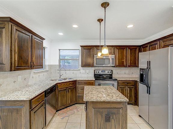 4th image of 412 Lockwood Ln