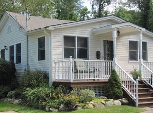325 Madison St, West Islip, NY 11795