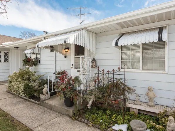 5921 Leisure South Dr SE, Kentwood, MI 49548