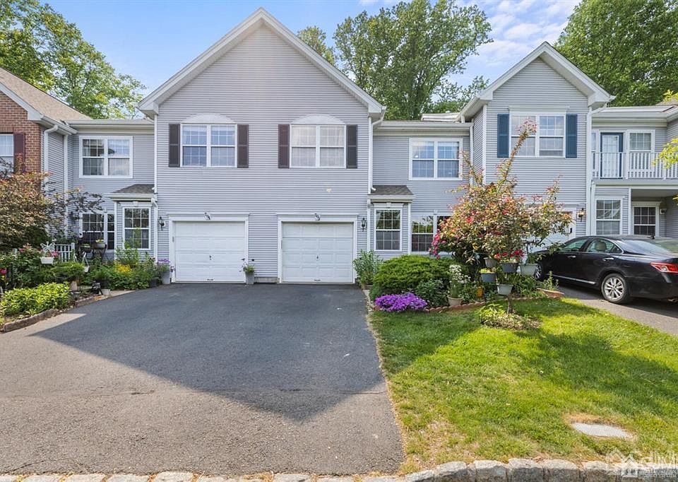 1st image of 203 Wellington Park Dr