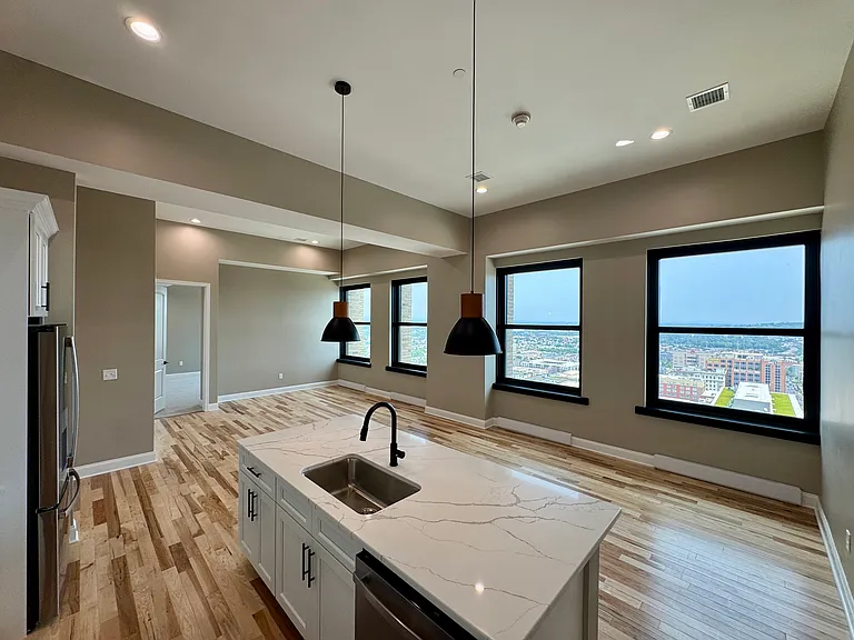 2 N 9th St #1903 — Photo 3