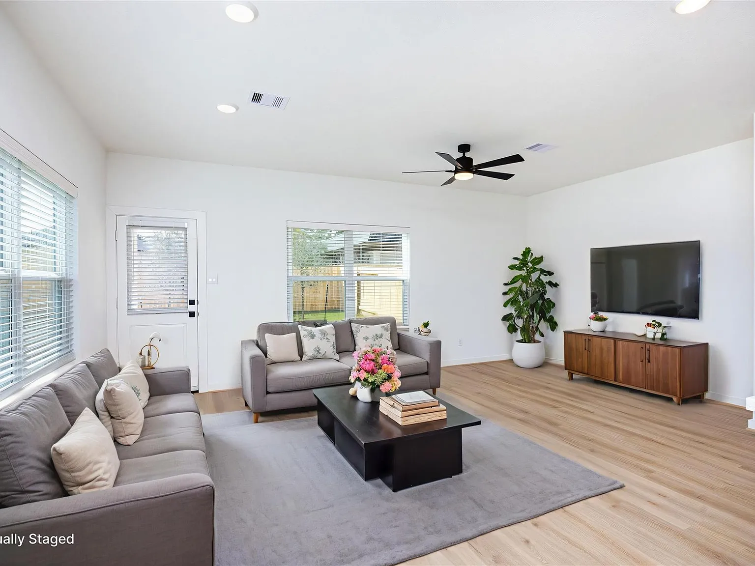 3 bed, 2.5 bath, 1557 sqft, $1,799 — Photo 4