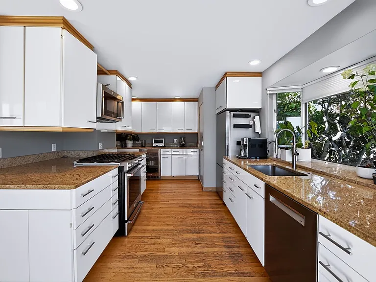 5615 Princeton Ave NE — Photo 5