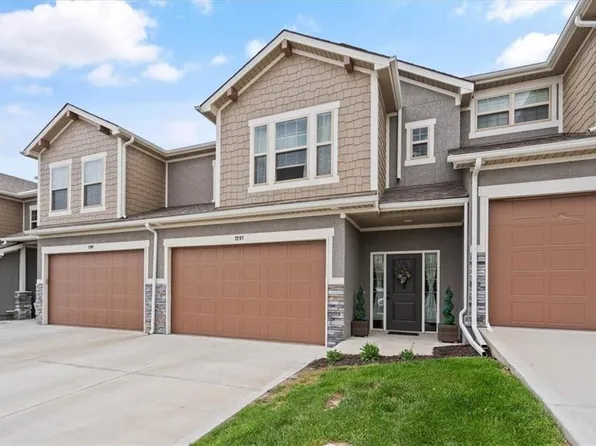 7297 Aaron St, Parkville, MO 64152