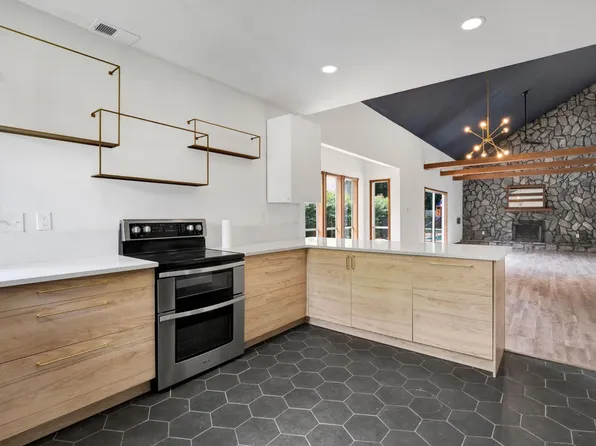 2525 N Flowering Tree Cv, Bartlett, TN 38134