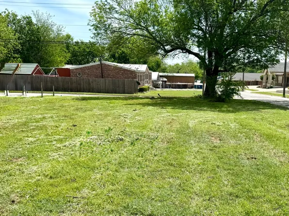 900 N Mason St, Bowie, TX 76230