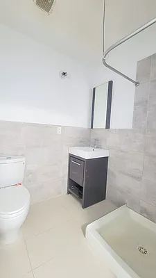 Rented by FLATS & PADS LLC | media 5