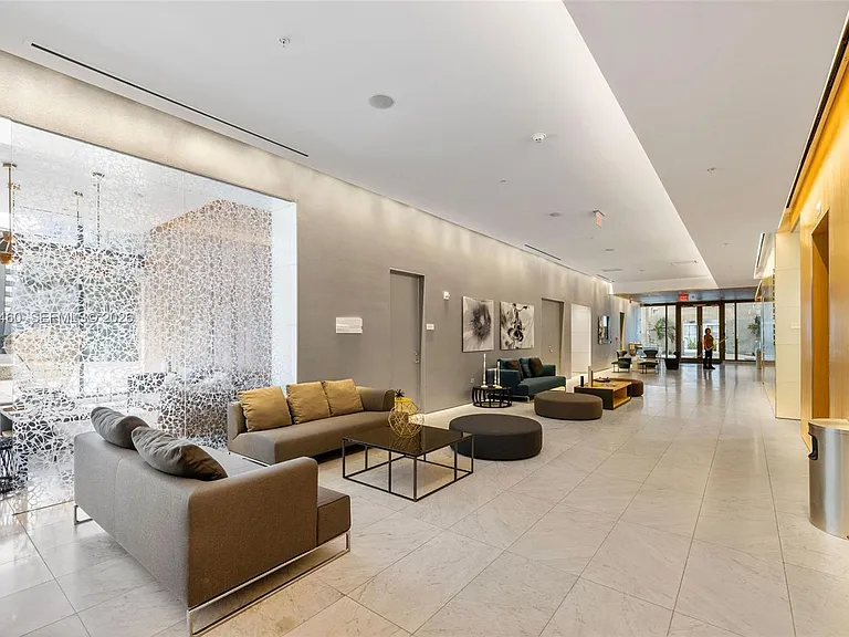 88 SW 7th St #1201 — Photo 37