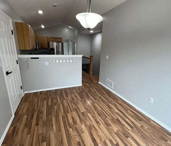 452 Woodman Dr — Photo 9
