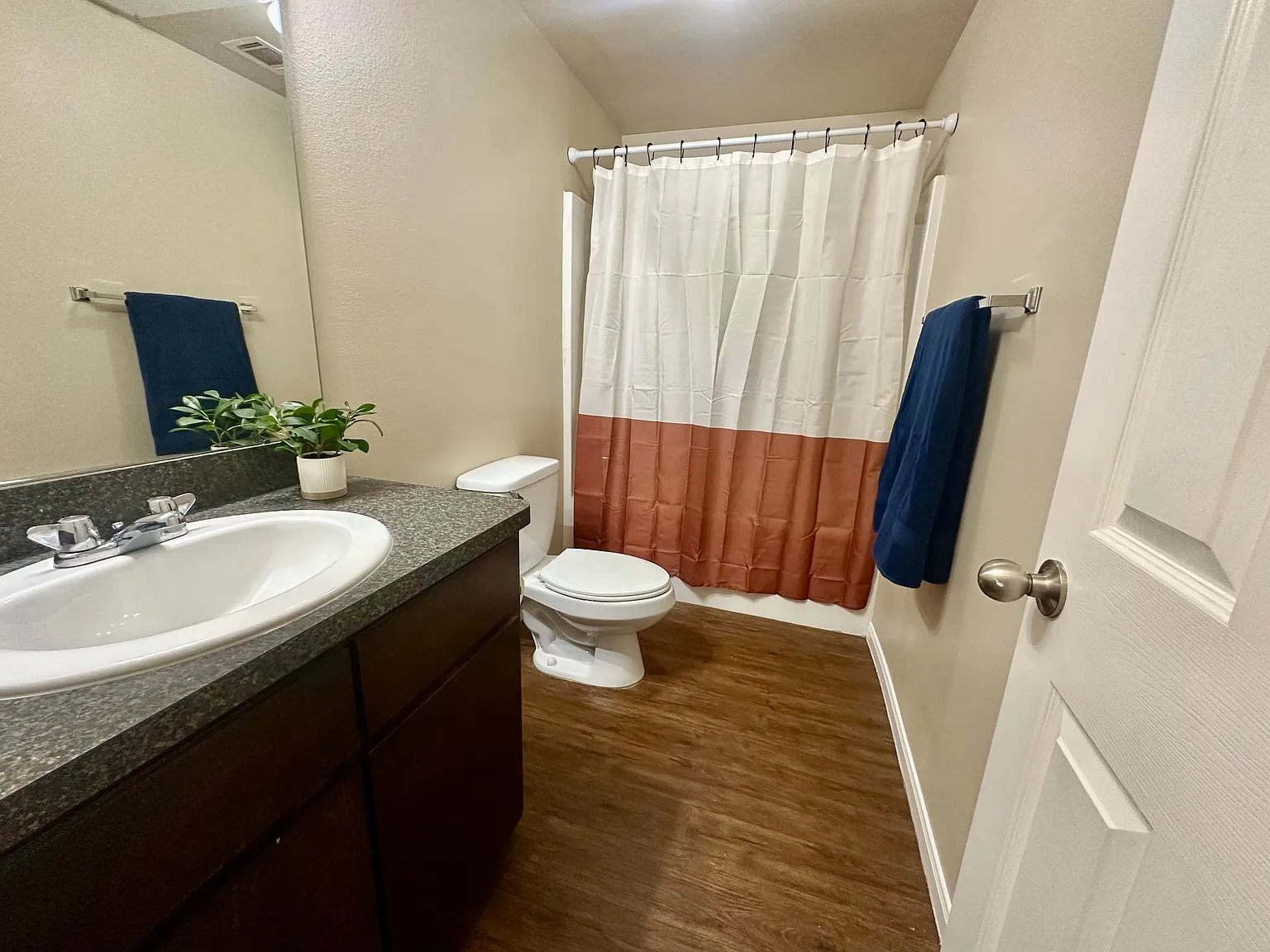2 bed, 850 sqft, $1,595 — Photo 2