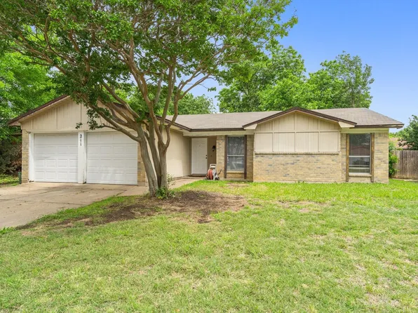 211 Volunteer Dr, Arlington, TX 76014