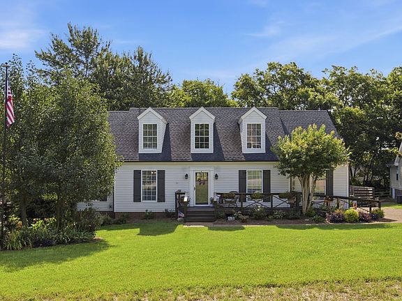 3rd image of 2816 Maple Cir