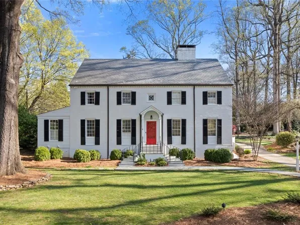 2833 Forest Dr, Winston Salem, NC 27104