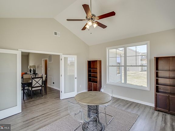 Friemont - Sunroom