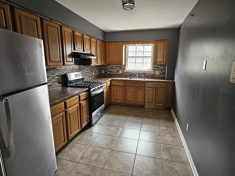 270 S 7th St #3 — Photo 18