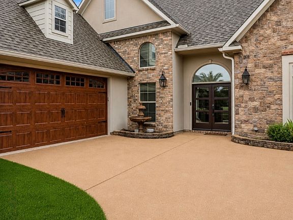 2nd image of 519 Canterbury Ln