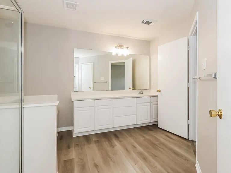 18407 Knob Hill Lake Ln — Photo 12