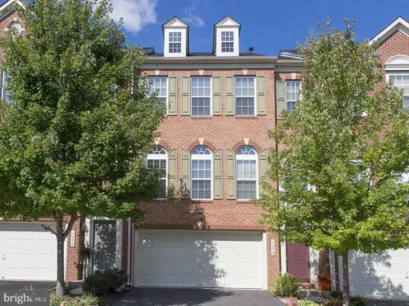 4676 Helen Winter Ter, Alexandria, VA 22312