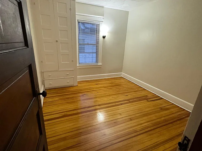 9 Minden Ave #2 — Photo 7