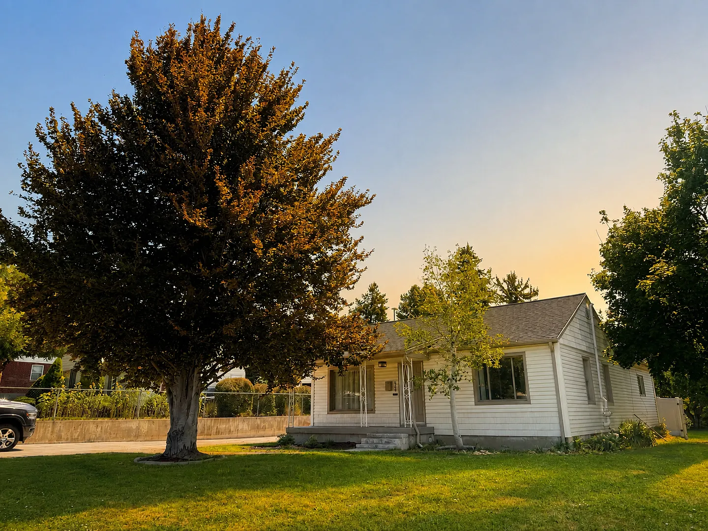 Updated 4-Bedroom Bountiful Home with Remodeled Kitchen — Photo 2
