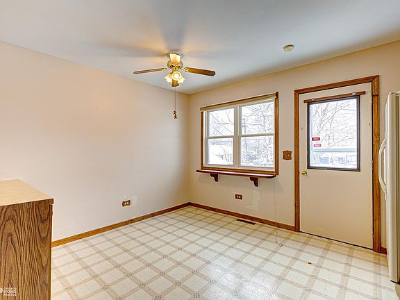 5th image of 300 Corrine Ave