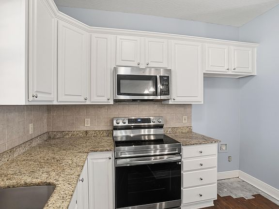 5th image of 4 Lynwood Dr