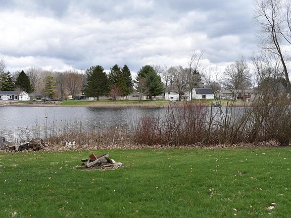 5th image of 28 Joy Dr