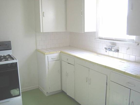 4th image of 1008 W Woodlawn Ave