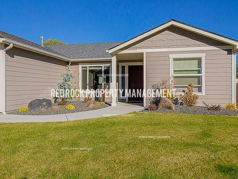 18431 E Selkirk Estates Rd — Photo 3