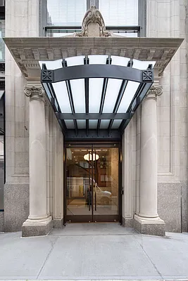 Sold by Compass | media 22