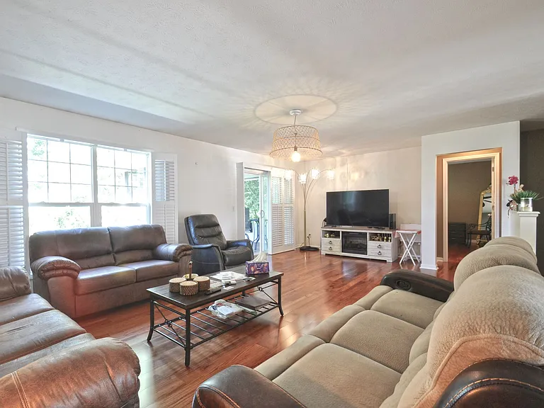 6021 Cottage Cir — Photo 13