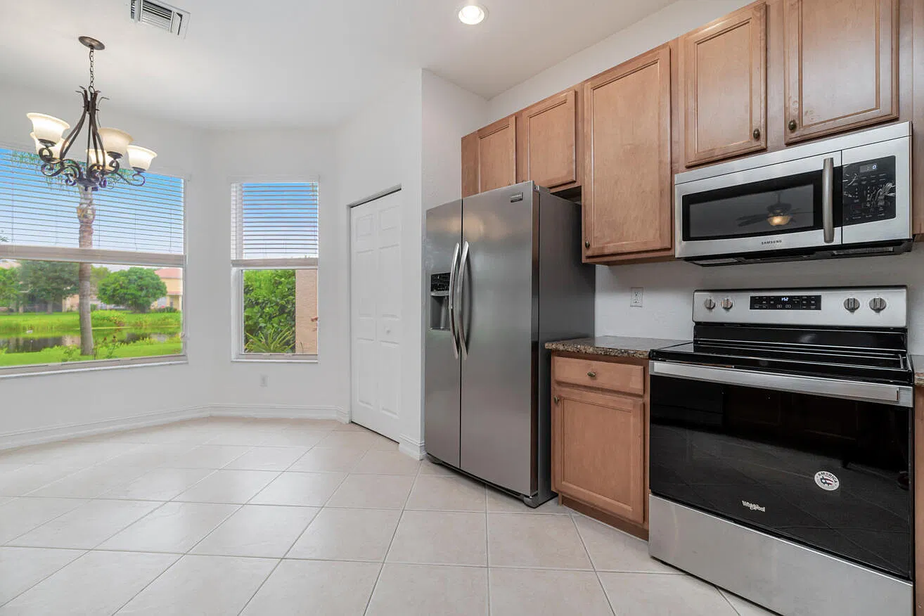 4 bed, 2.5 bath, 2515 sqft, $4,550 — Photo 3