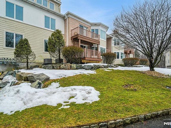 2nd image of 69 Turnberry Rd APT 2