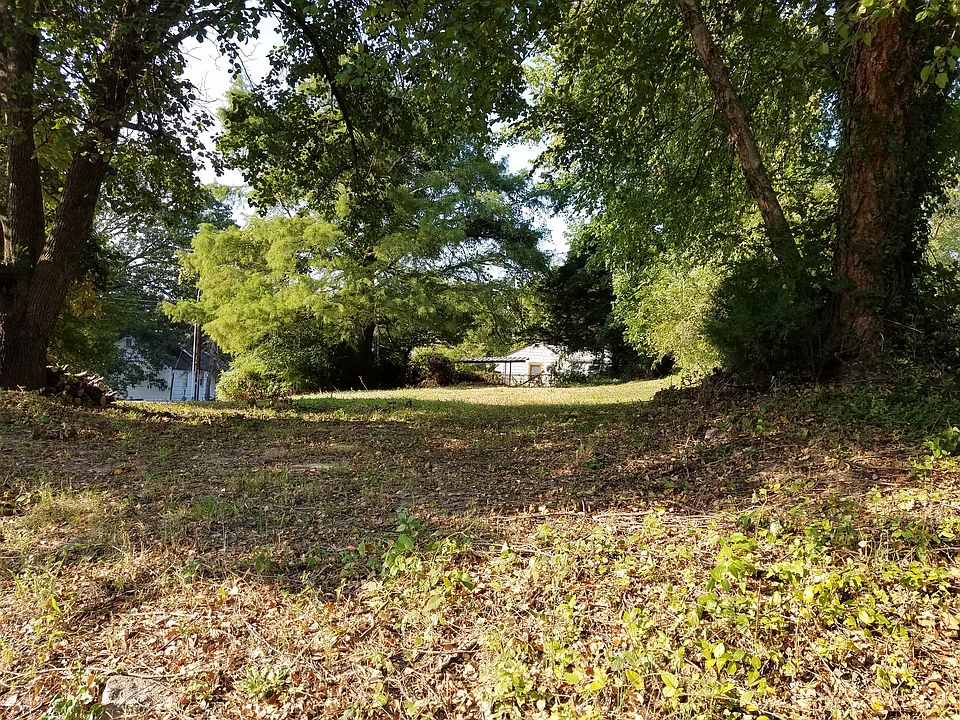 15th Street facing North