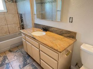 15971 Mission St, Hesperia, CA 92345