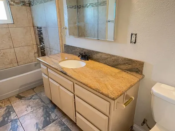 15971 Mission St, Hesperia, CA 92345