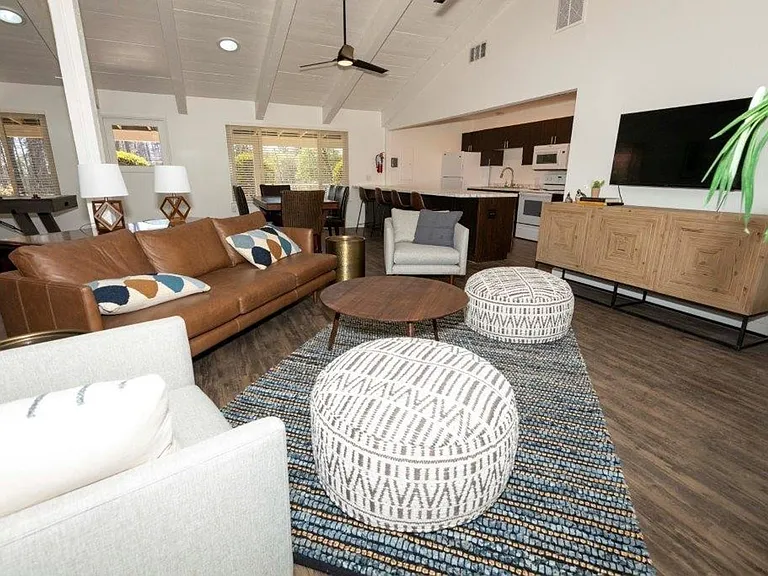 Villa Monterey Apartments — Photo 38