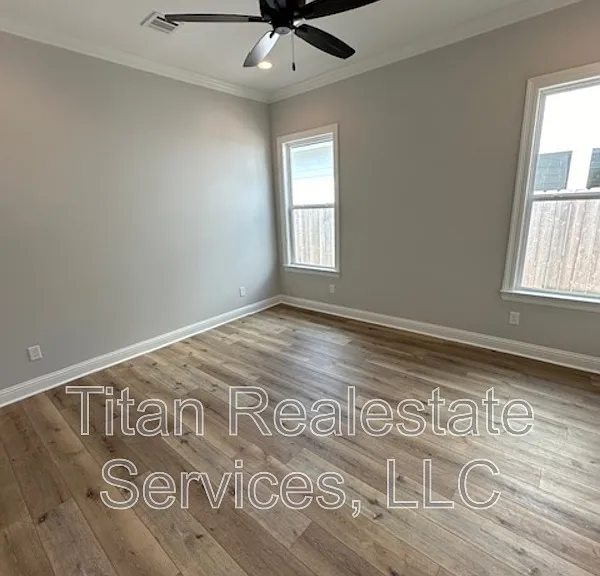 124 Jagged Grove Ln — Photo 7