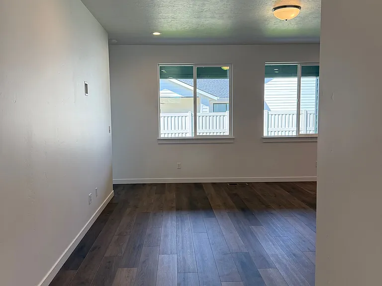 1824 W Roper St — Photo 7