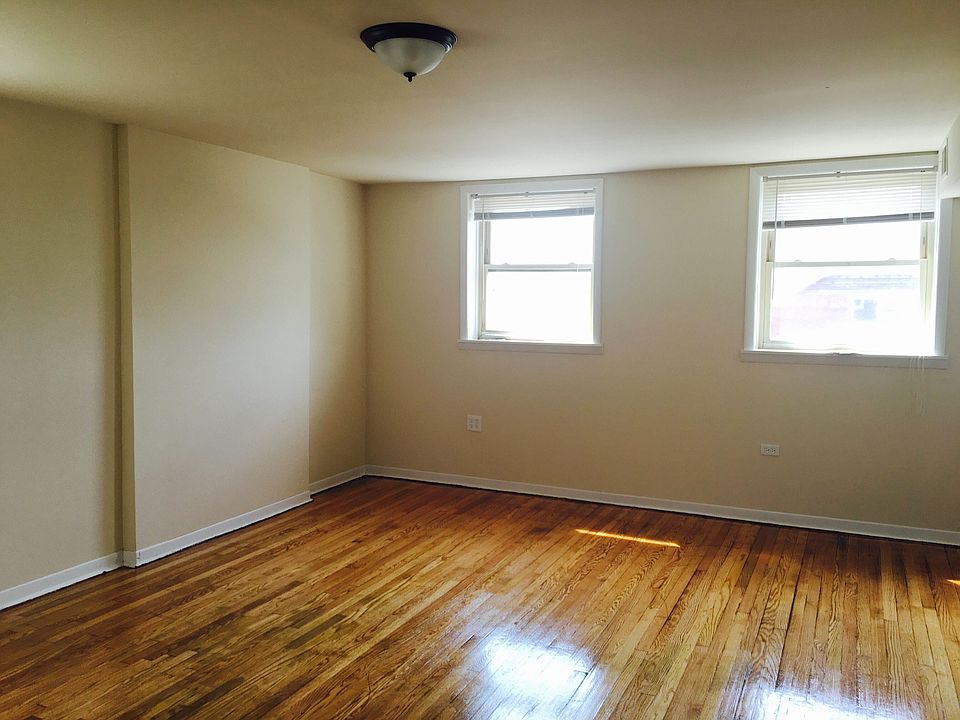 2nd image of 500 W 32nd St