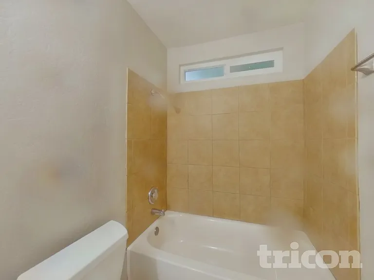 2308 Clinton Ct — Photo 11