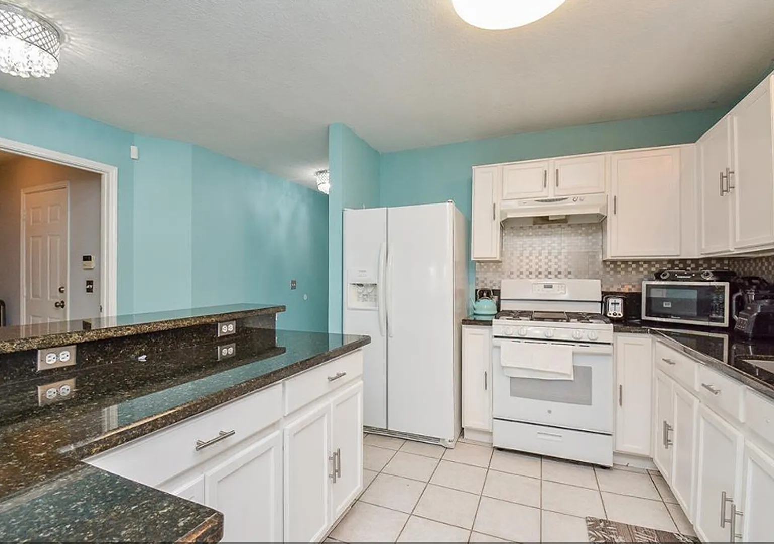 Spacious & Fully Furnished 4BR Home Move-In Ready! — Photo 4