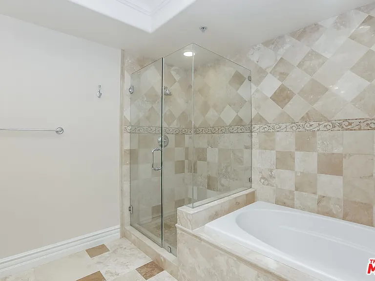 12026 Hoffman St #402 — Photo 26