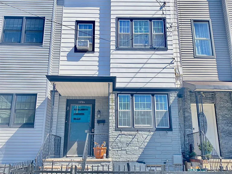 192 Bowers St #A — Photo 1
