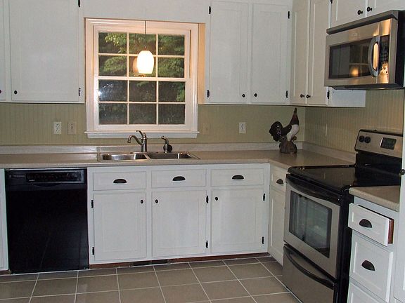 Remodeled kitchen w/stainless appliances 