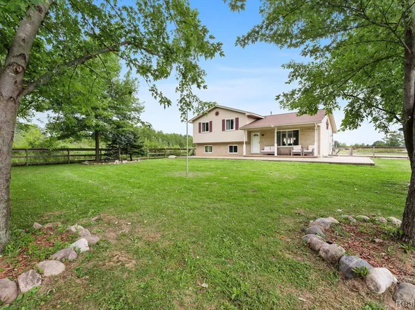 16104 Streicher Rd, Brownstown, MI 48173