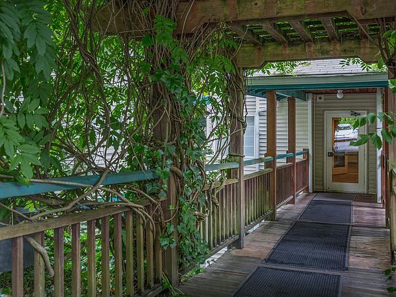 2nd image of 9200 Redmond Woodinville Rd NE APT D129